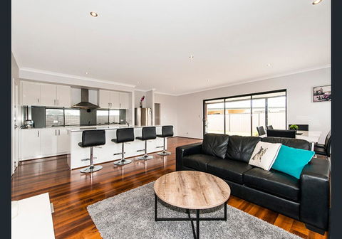 Vacation Home - Perths Hotel 9