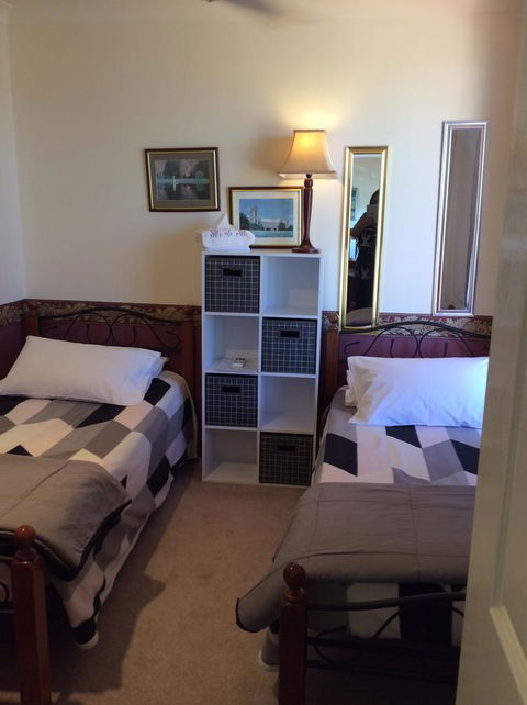 Crossland House - Perths Hotel 11