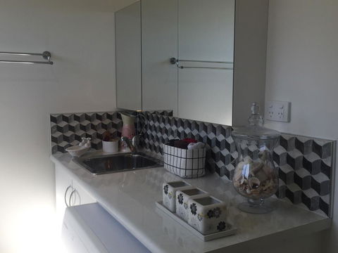 Bright & Beautiful Home On The Hills! - Perths Hotel 23