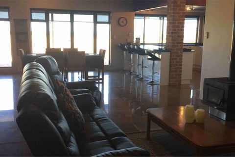 Ocean View Homestead - Perths Hotel 28