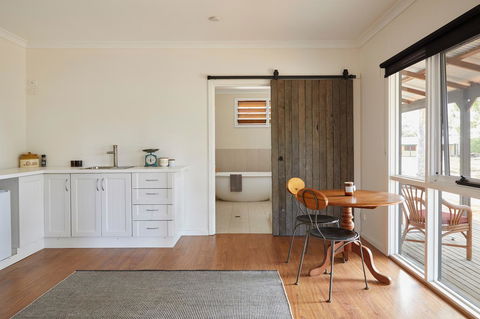 Margaret River Retreat - Perths Hotel 15