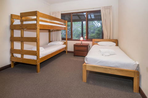 53 Martina Drive - Perths Hotel 24