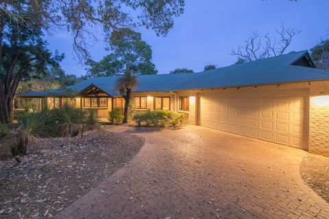 53 Martina Drive - Perths Hotel 6