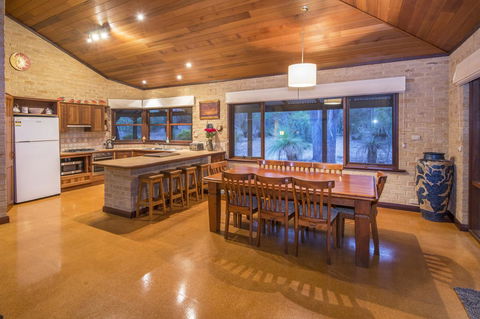 53 Martina Drive - Perths Hotel 16