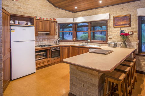 53 Martina Drive - Perths Hotel 17