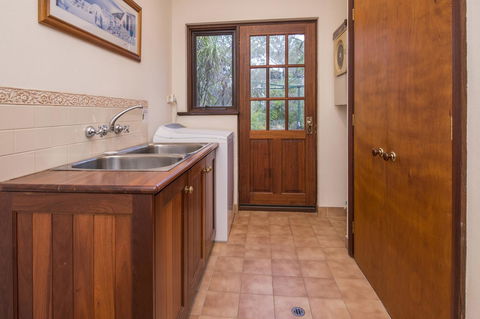 53 Martina Drive - Perths Hotel 27
