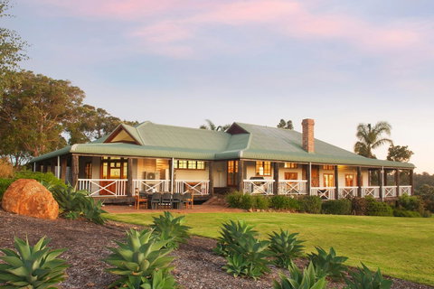 The Farmhouse - Perths Hotel 2