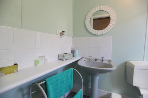 Jacaranda Guest House - Perths Hotel 9