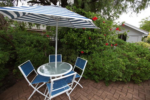 Jacaranda Guest House - Perths Hotel 31