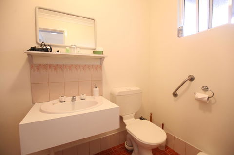 Jacaranda Guest House - Perths Hotel 20