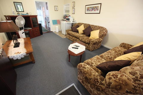 Jacaranda Guest House - Perths Hotel 7