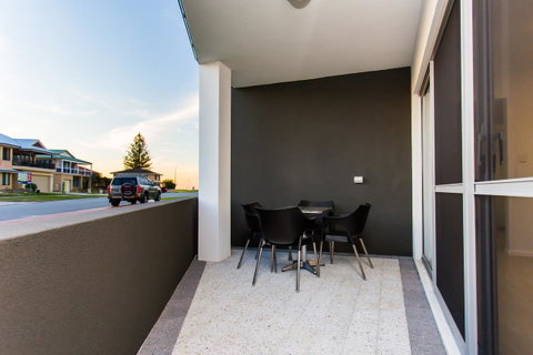 Reflections By Rockingham Apartments - Perths Hotel 0