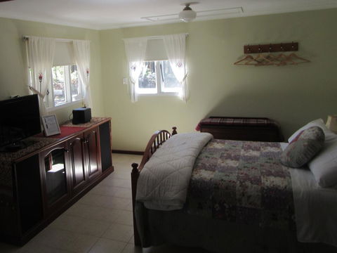 Di's Cabin In Dwellingup - Perths Hotel 10