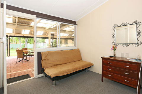 Busselton Guest House - Perths Hotel 43