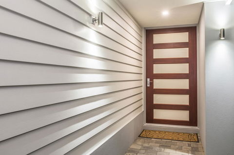 15 Cabot Close - Perths Hotel 1