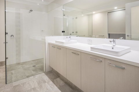 15 Cabot Close - Perths Hotel 5