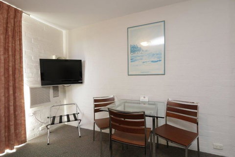 Atrium Hotel Mandurah - Perths Hotel 2