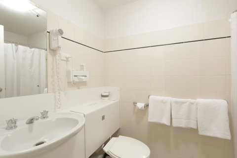 Atrium Hotel Mandurah - Perths Hotel 37