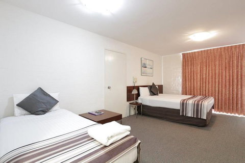 Atrium Hotel Mandurah - Perths Hotel 1