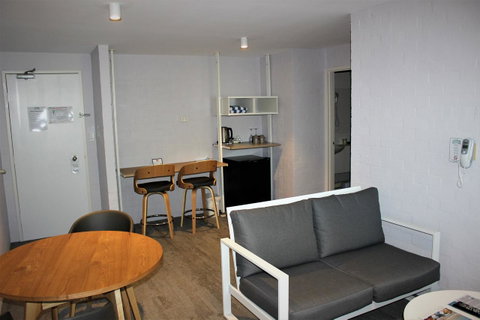 Atrium Hotel Mandurah - Perths Hotel 12