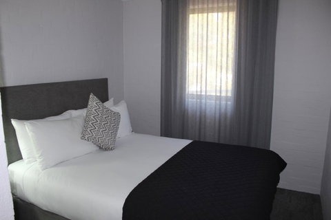 Atrium Hotel Mandurah - Perths Hotel 3