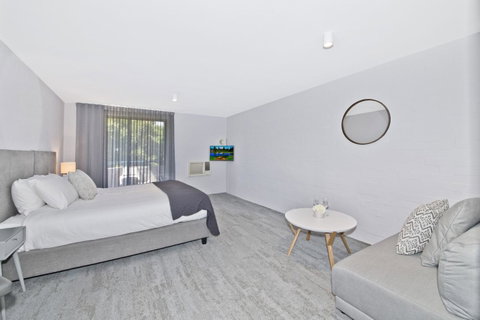 Atrium Hotel Mandurah - Perths Hotel 14