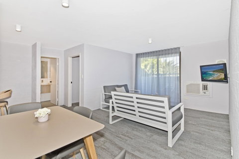 Atrium Hotel Mandurah - Perths Hotel 25