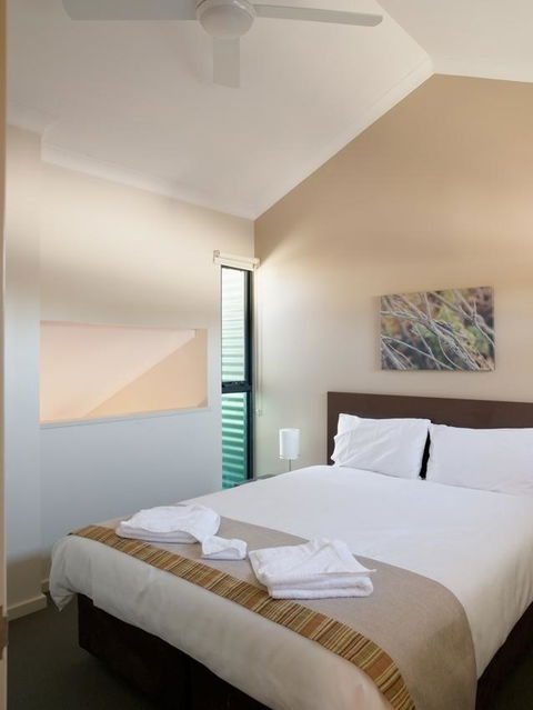 Footprints Preston Beach - Perths Hotel 20
