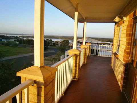 Baywatch Retreat Augusta - Perths Hotel 26