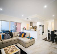 VIP Stays - Villa De Burswood Luxury 3BR Suite w/ King Bed FREE WIFI - Perths Hotel