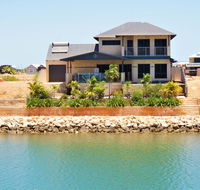 27 Corella Court - Exquisite Marina Home With a Pool and Wi-Fi - Perths Hotel