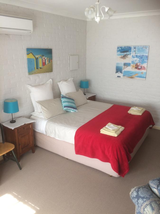 Banksia Grove WA Perths Hotel