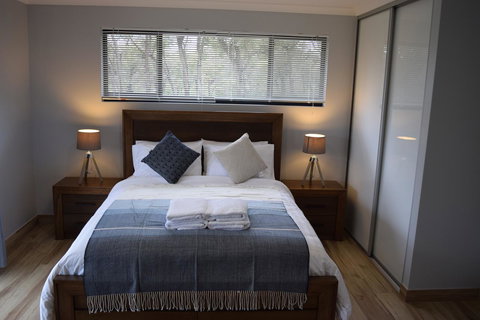Eagle Bay House - Perths Hotel 11