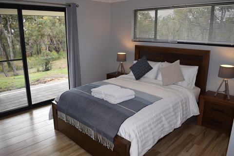 Eagle Bay House - Perths Hotel 0