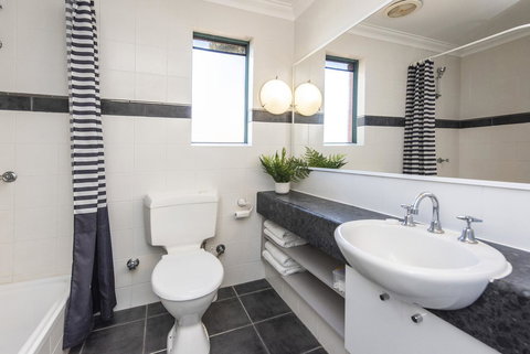 Subiaco Village - 34 - Perths Hotel 10