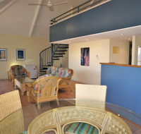 Osprey Holiday Village Unit 102 - Relax and unwind in the large spa bath - Perths Hotel