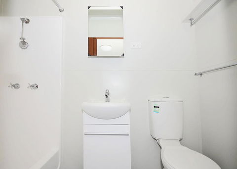 Meekatharra Accommodation Centre - Perths Hotel 11