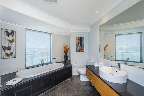 A 406 FANTASTIC OCEAN BEACH And MARINA VIEW APT - MANDURAH - Perths Hotel 14