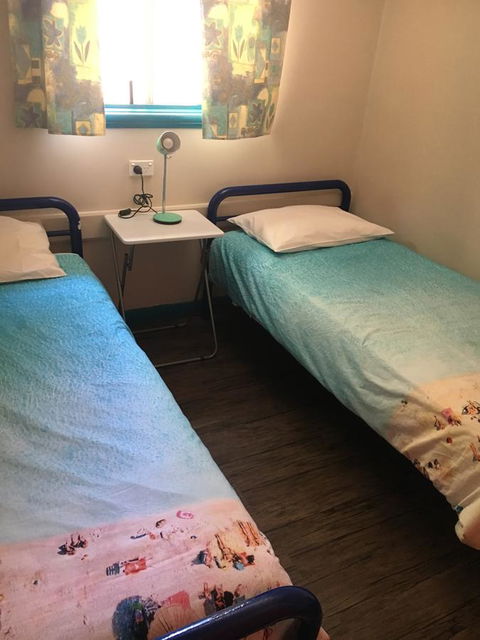 Esperance YHA - Perths Hotel 8