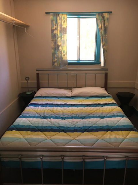 Esperance YHA - Perths Hotel 1