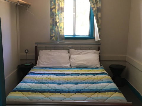 Esperance YHA - Perths Hotel 13