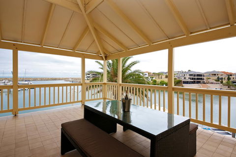 The Marina Hotel - Mindarie - Perths Hotel 7