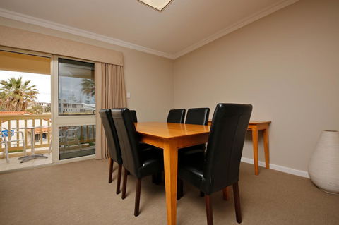 The Marina Hotel - Mindarie - Perths Hotel 11