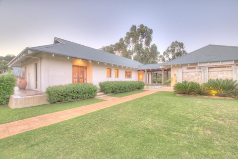 Moana Spa Villas - Prime Yallingup Location - Perths Hotel 1