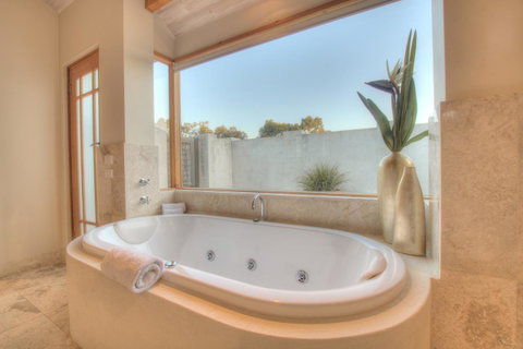Moana Spa Villas - Prime Yallingup Location - Perths Hotel 6