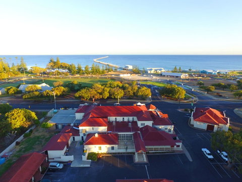 Esplanade Hotel Busselton - Perths Hotel 0