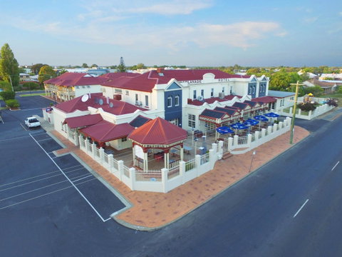 Esplanade Hotel Busselton - Perths Hotel 13