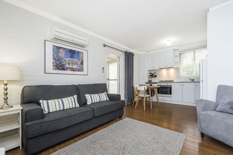 Hensman 10 - Perths Hotel 6