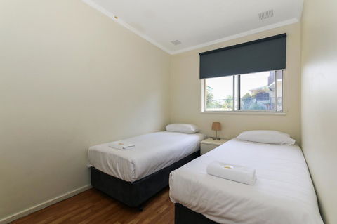 Scarborough Apartments - Perths Hotel 4