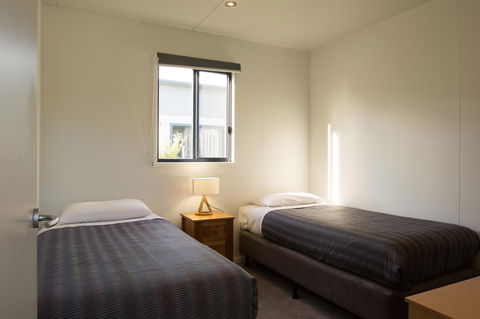 Swansea Beach Chalets - Perths Hotel 3